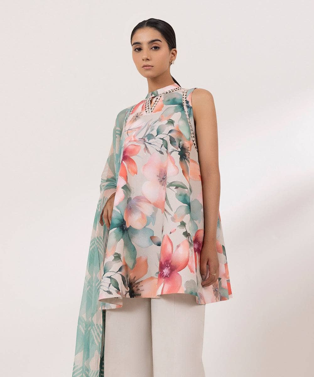 img_sapphire_intermix_awwal_boutique