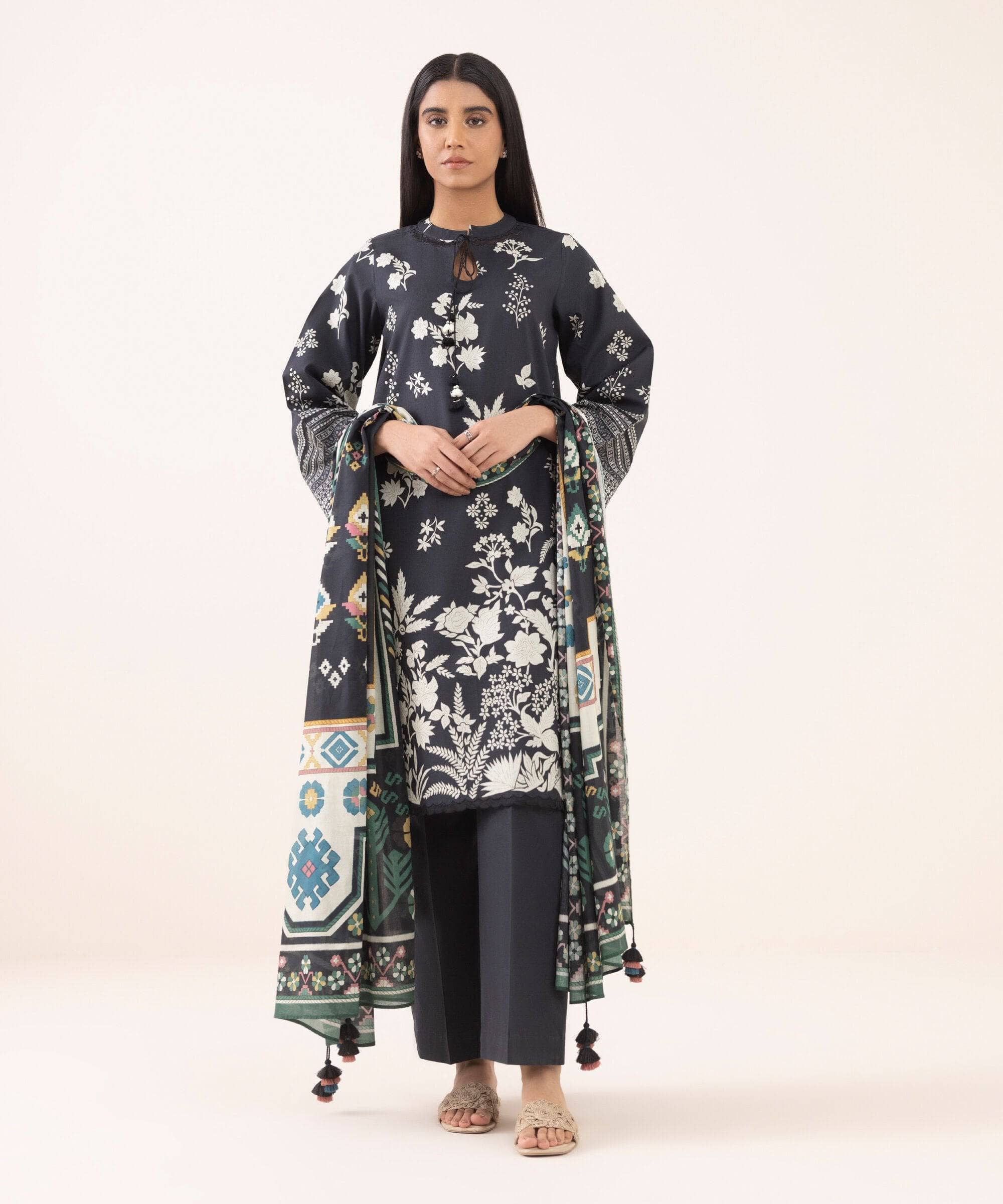 img_sapphire_intermix_awwal_boutique