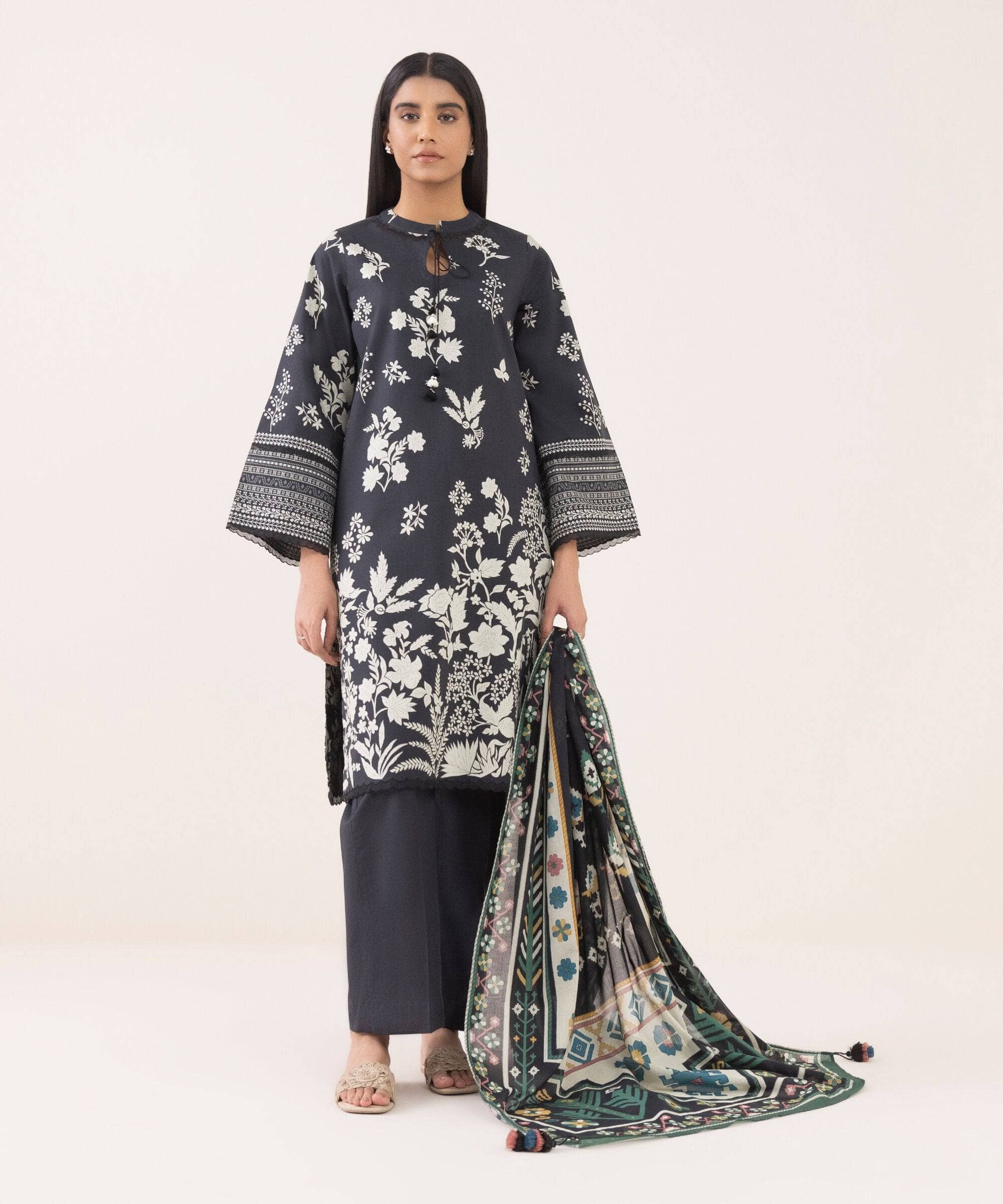 img_sapphire_intermix_awwal_boutique