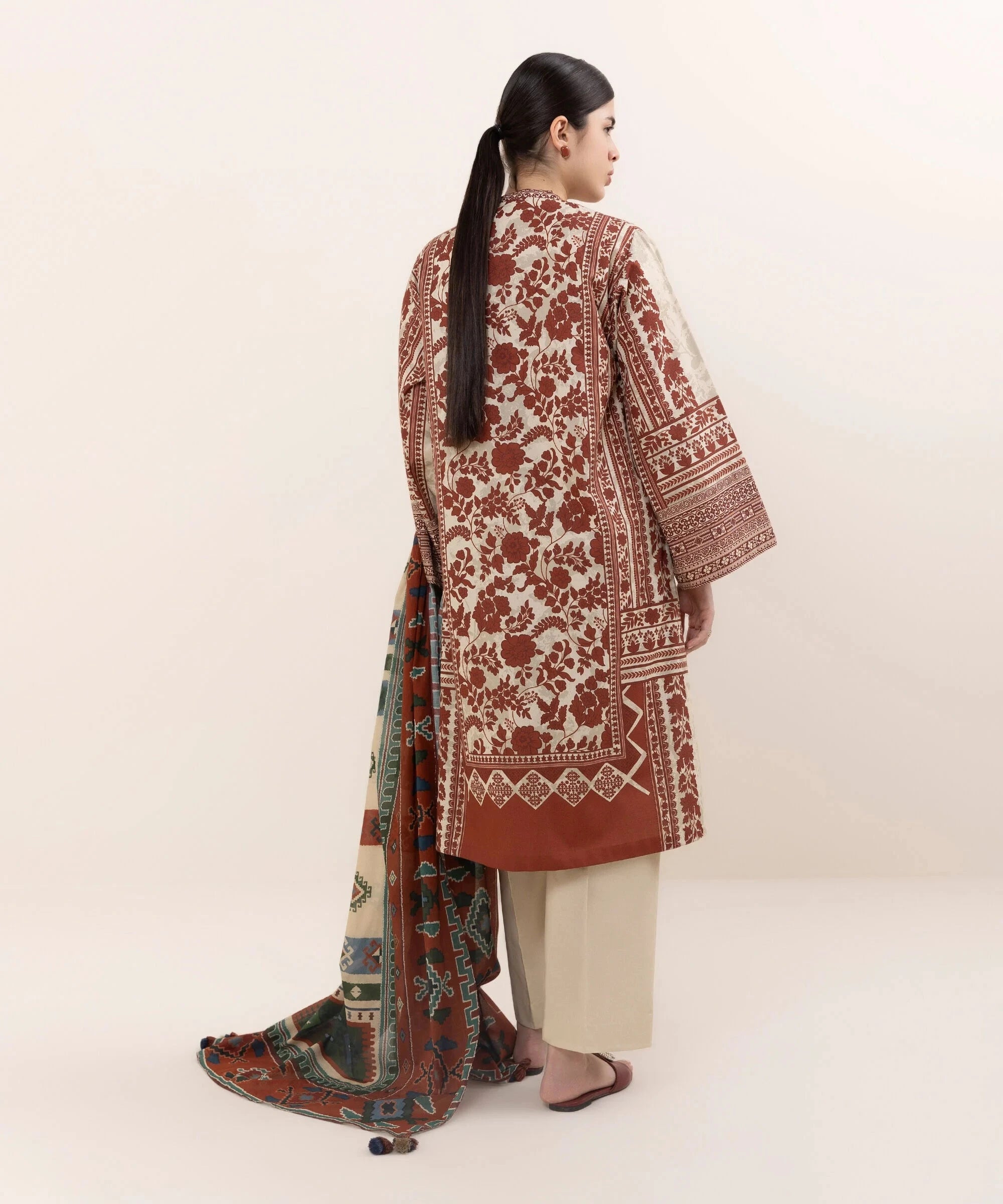 img_sapphire_intermix_awwal_boutique