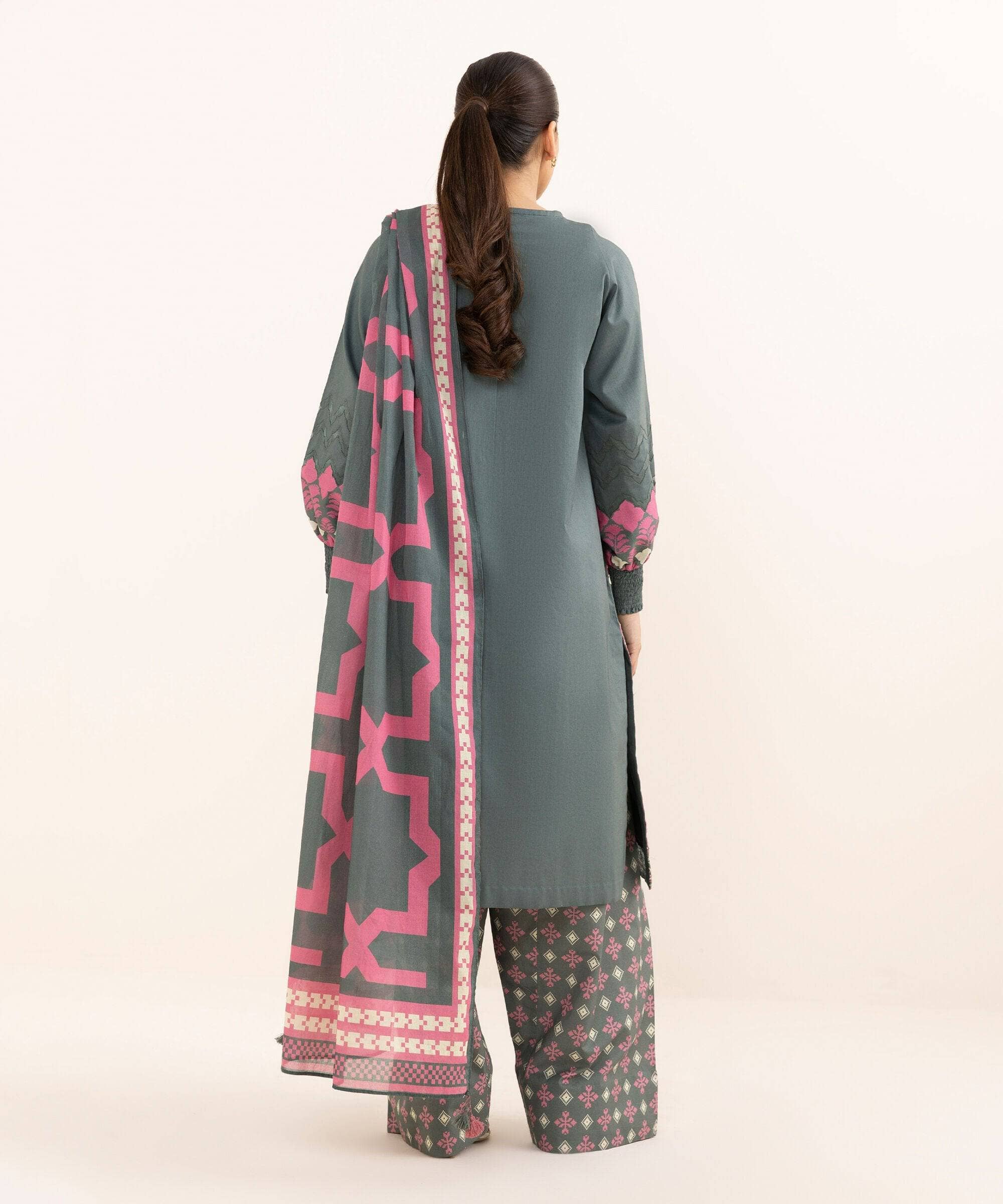 Sapphire Intermix 25/Vol 2/Embroideried Cotton Suit/Grey