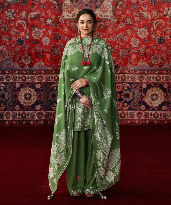 img_sapphire_winter_awwal_boutique