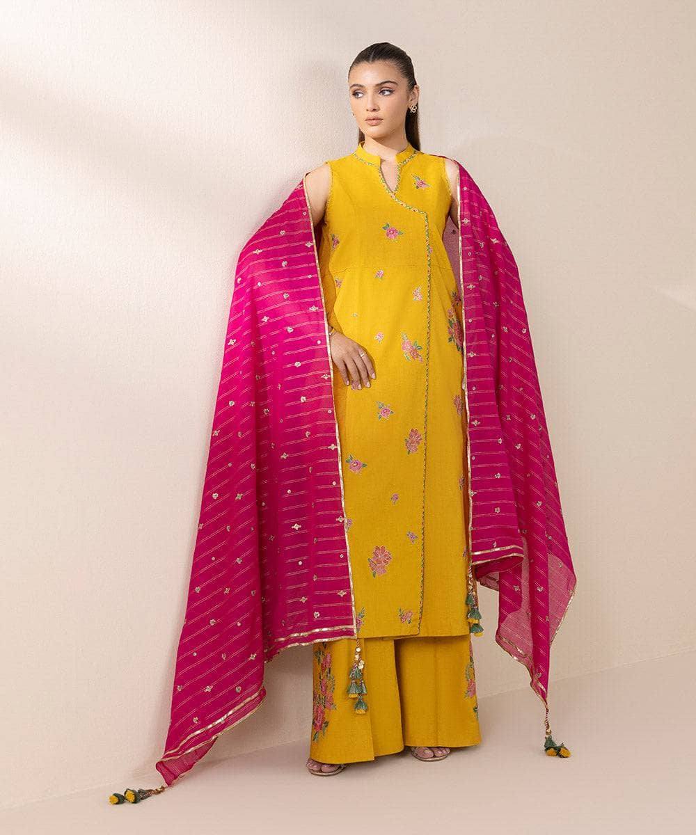 img_sapphire_intermix_awwal_boutique