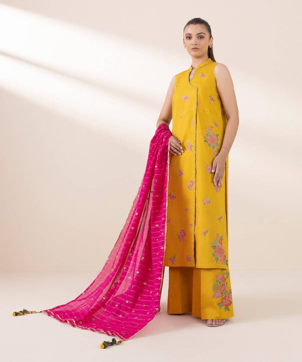 img_sapphire_intermix_awwal_boutique