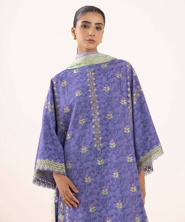 img_sapphire_intermix_lawn_awwal_boutiue