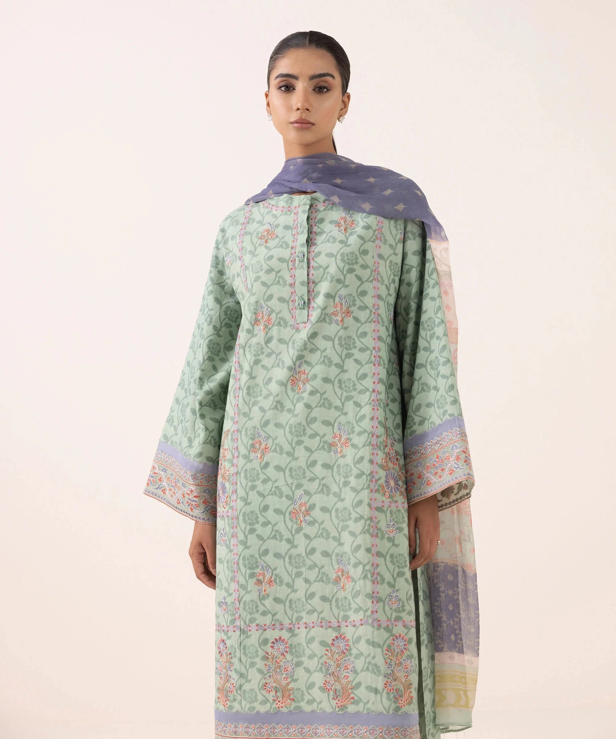 img_sapphire_intermix_awwal_boutique