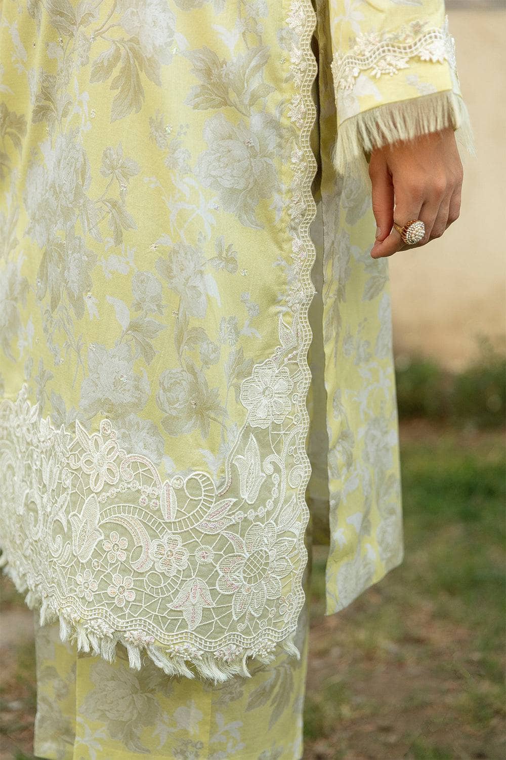 img_baroque_lawn_23_awwal_boutique