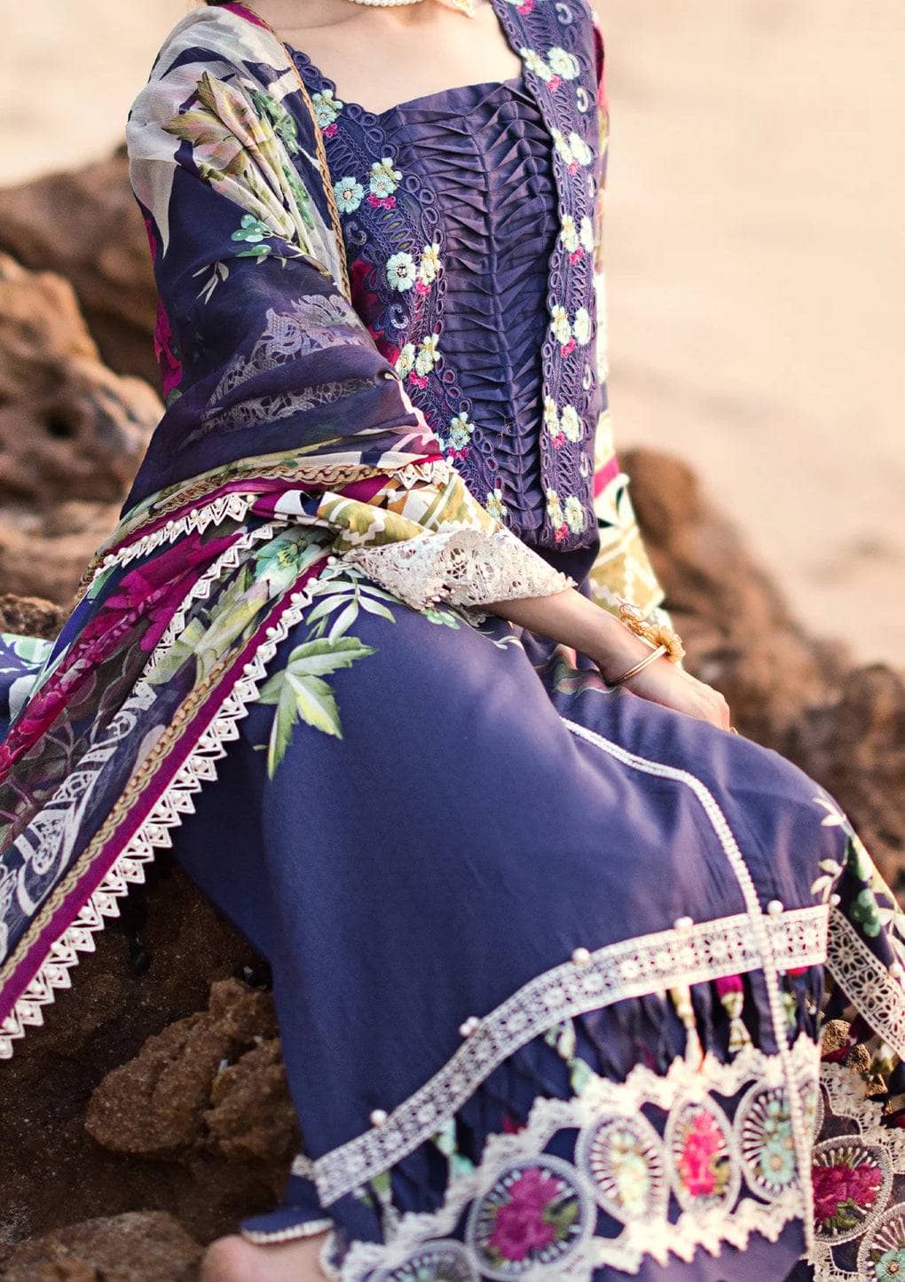 img_elaf_signature_lawn_24_awwal_boutique