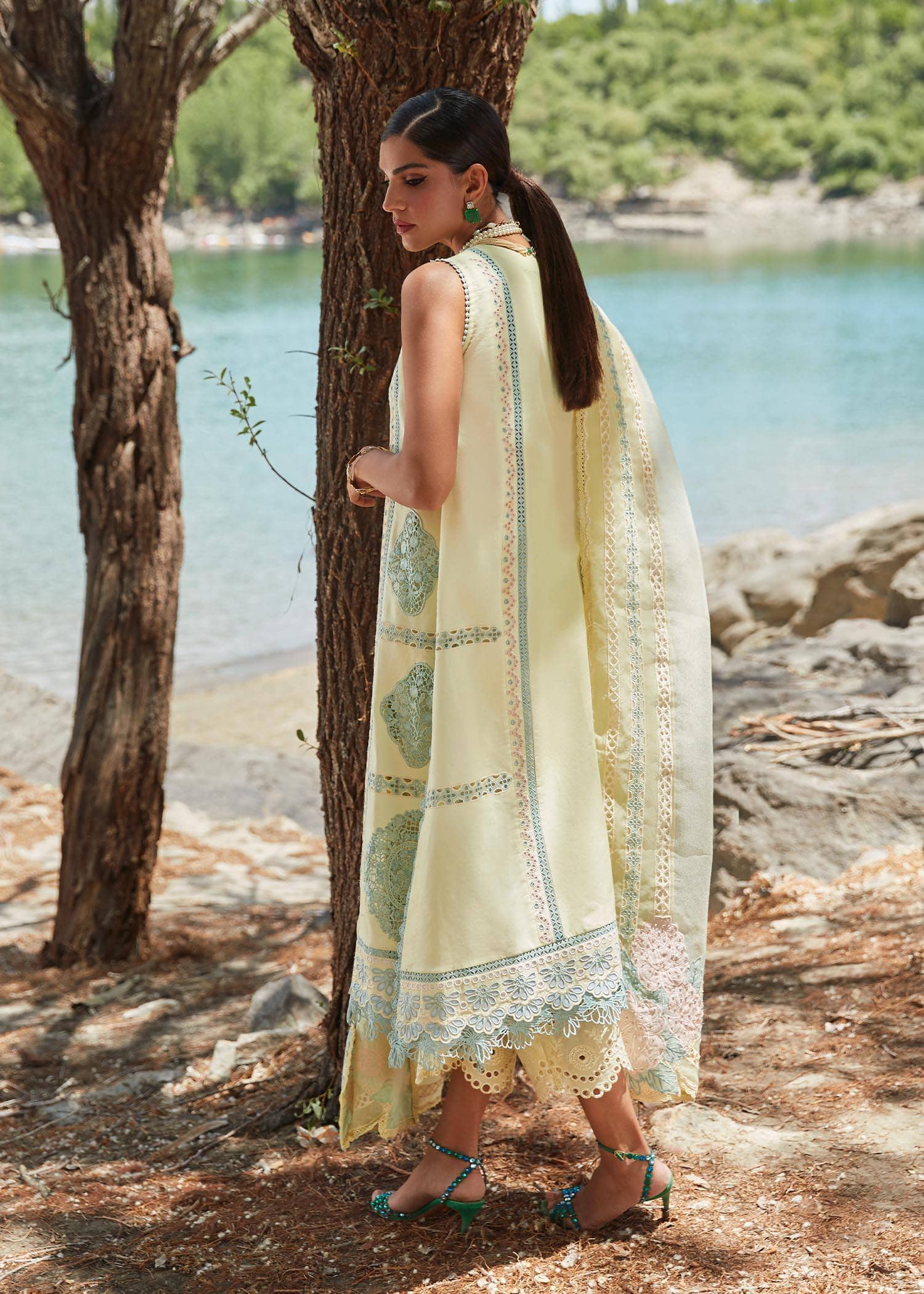 img_crimson_lawn_23_awwal_boutique