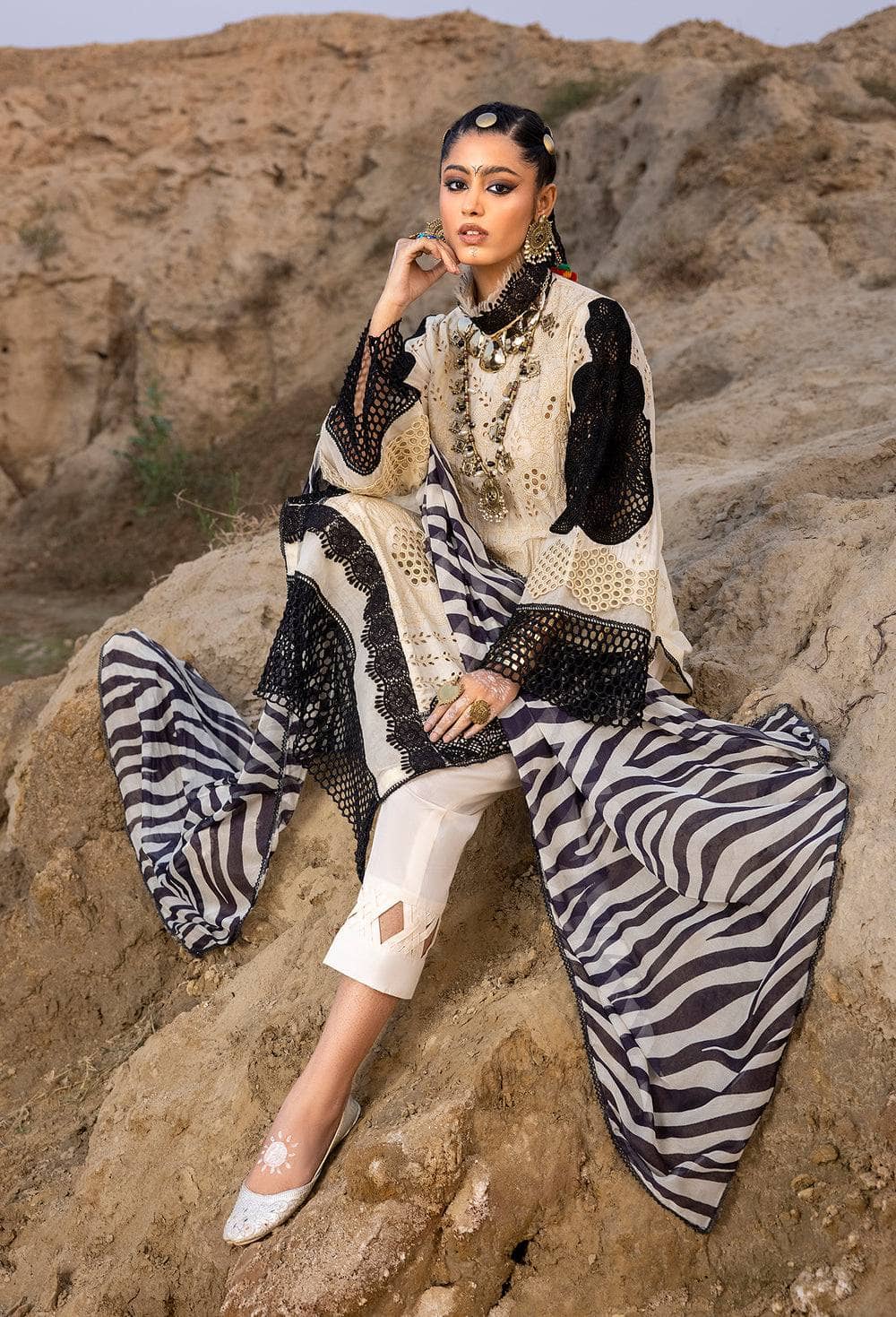 img_adans_libas_lawn_by_hafzah_zia_awwal_boutique