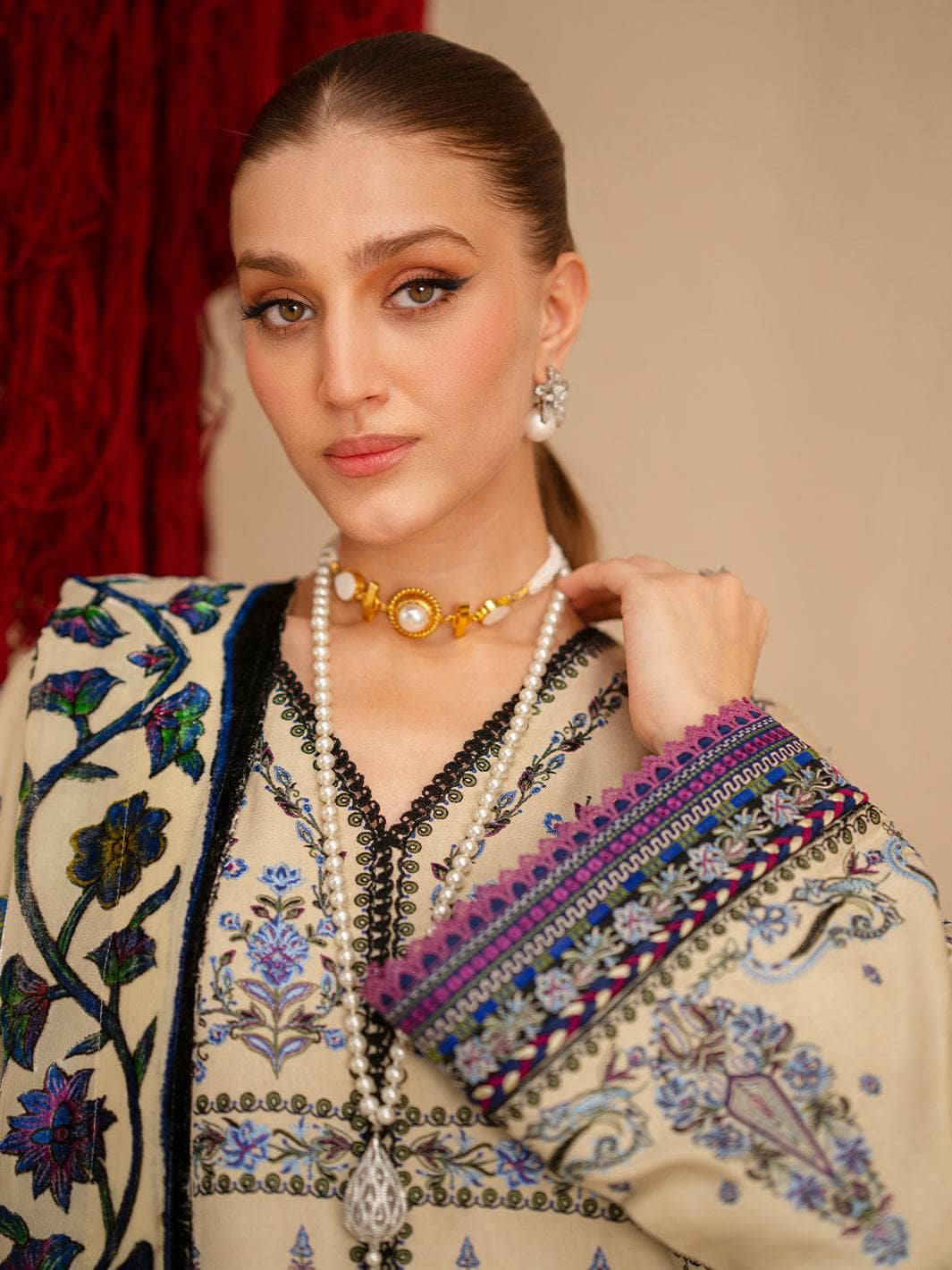 img_bin_ilyas_saqqara_velvet_palachi_shawl_awwal_boutique