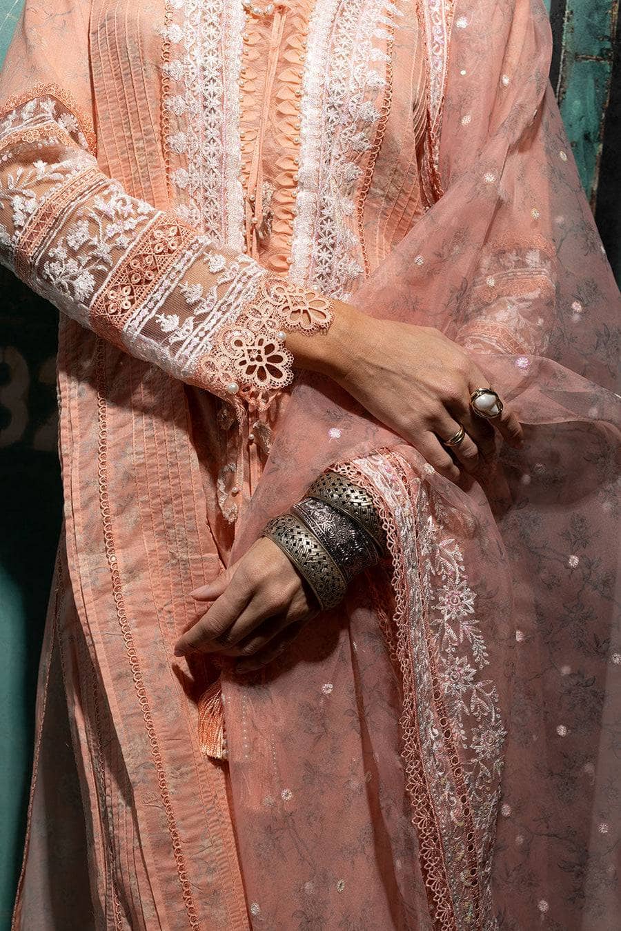 img_sobia_nazir_vital_lawn_24_awwal_boutique