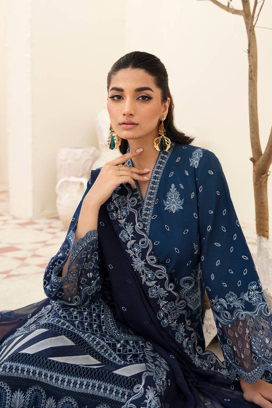 img_afrozeh_chikankari_lawn_23_awwal_boutique