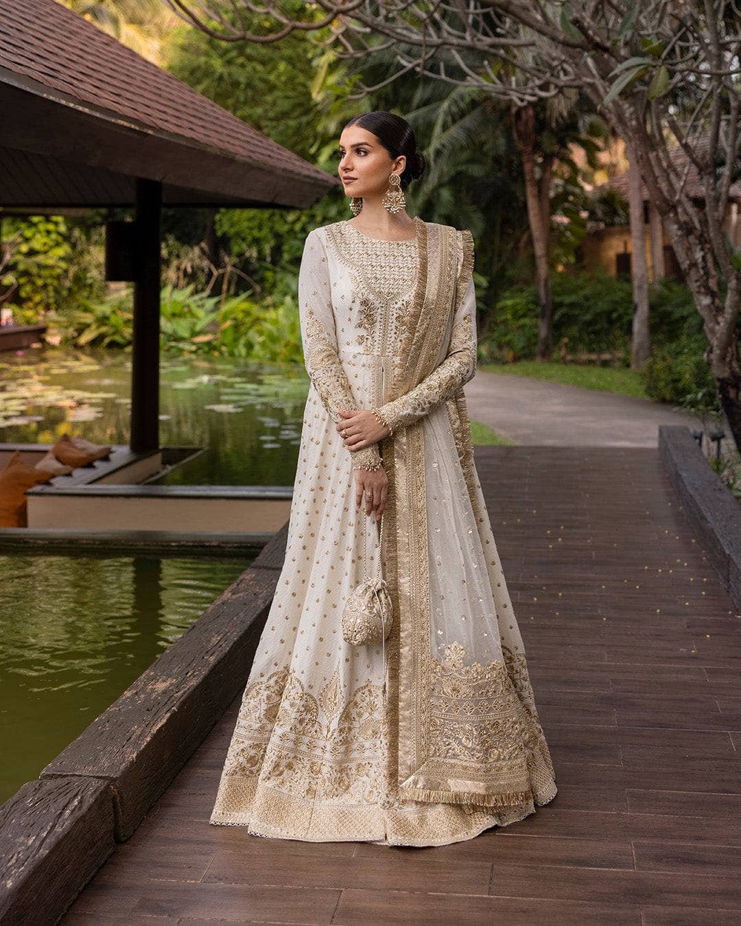 img_faiza_saqlain_lawn_tara_sutaria_awwal_boutique