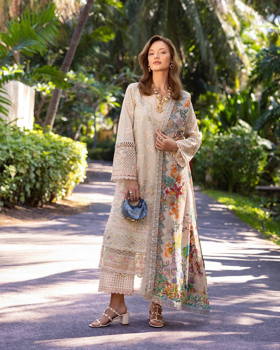 img_faiza_saqlain_lawn_tara_sutaria_awwal_boutique