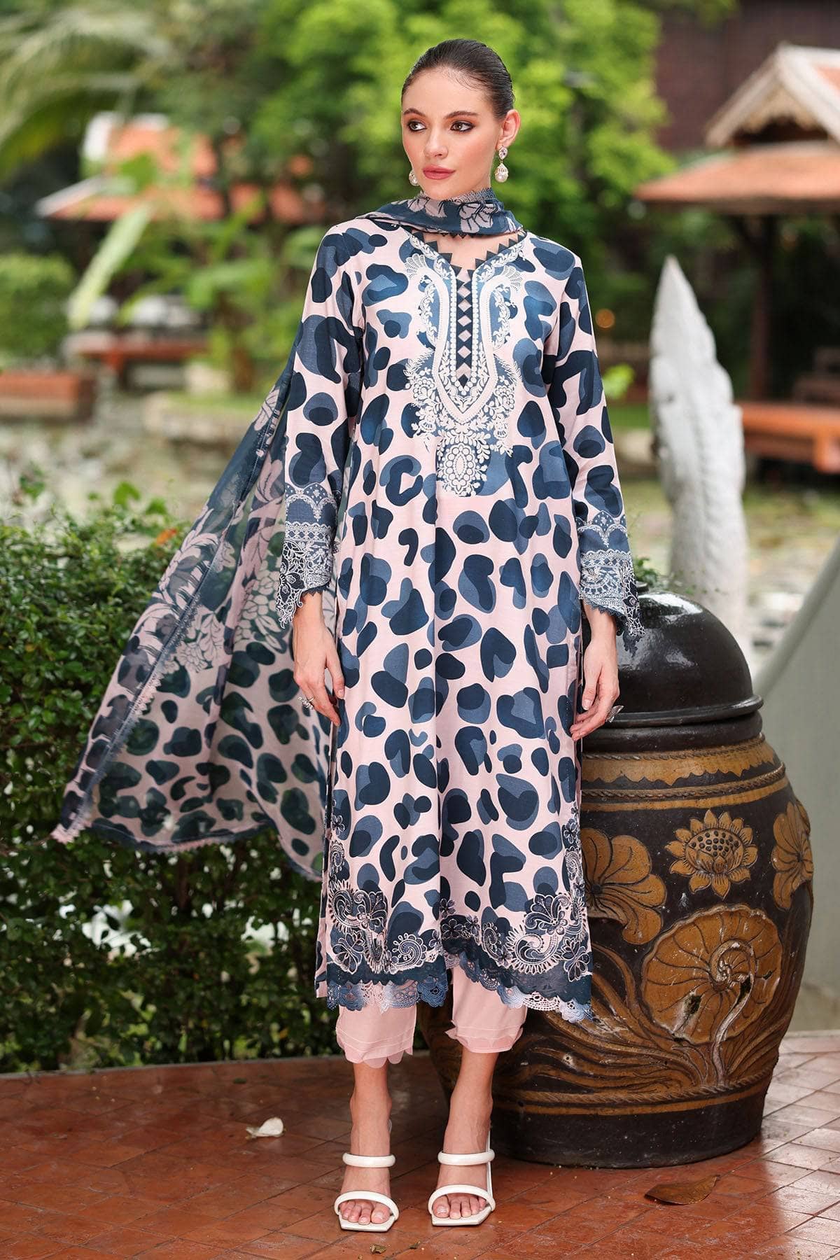 img_nureh_daily_delight_awwal_boutique