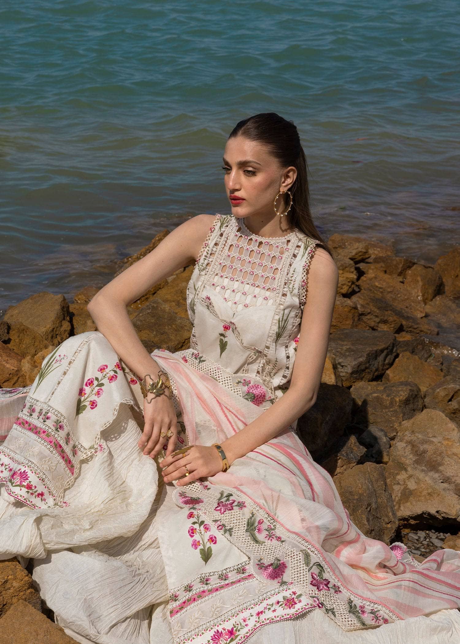 img_crimson_lawn_awwal_boutique