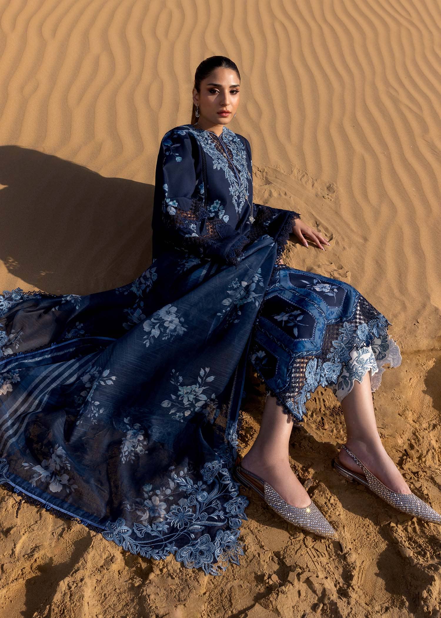 img_crimson_lawn_awwal_boutique