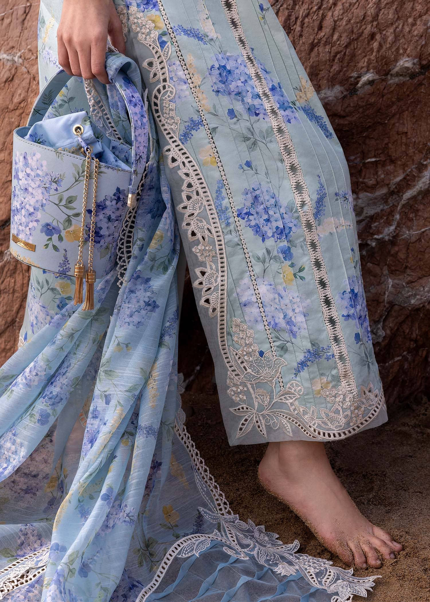 img_crimson_lawn_awwal_boutique