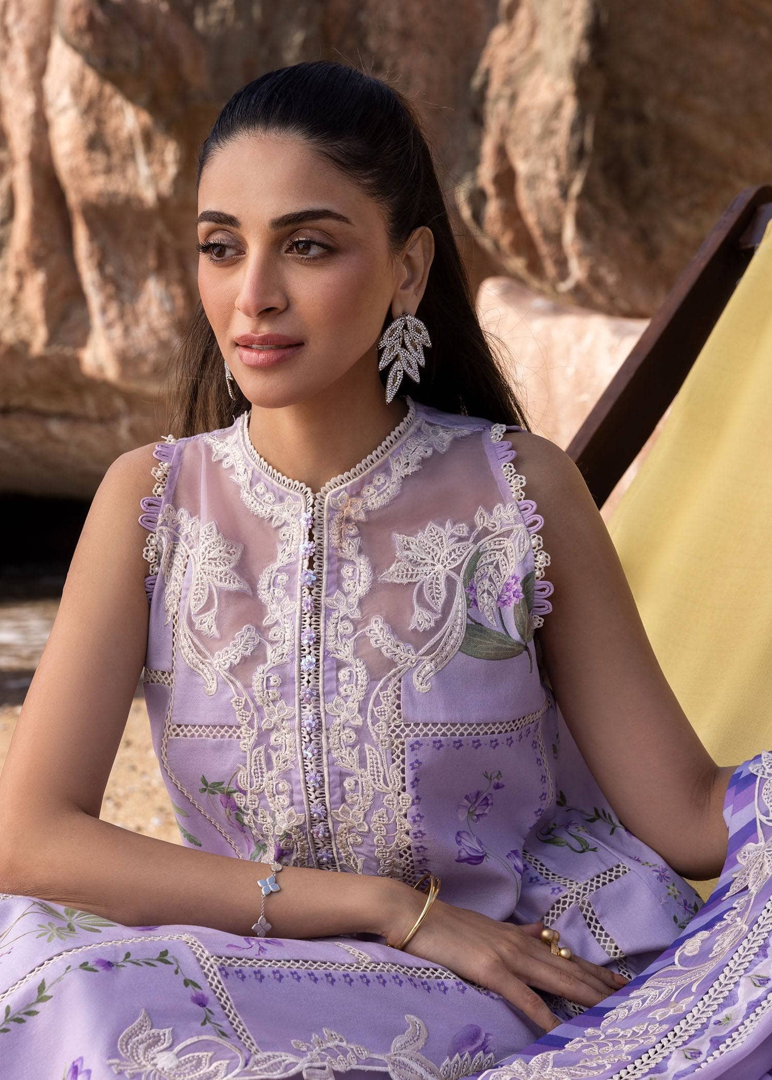 img_crimson_lawn_awwal_boutique