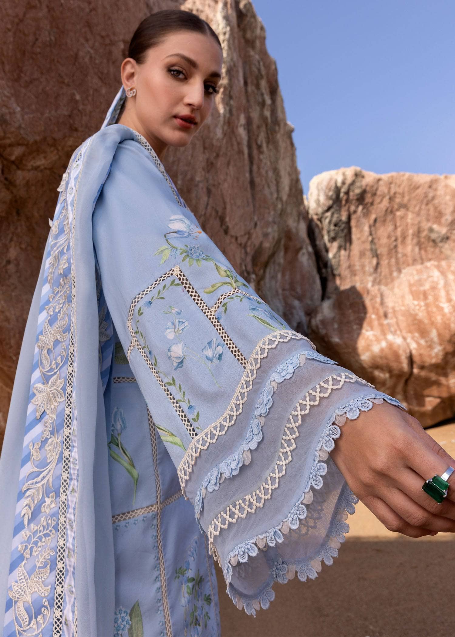 img_crimson_lawn_awwal_boutique