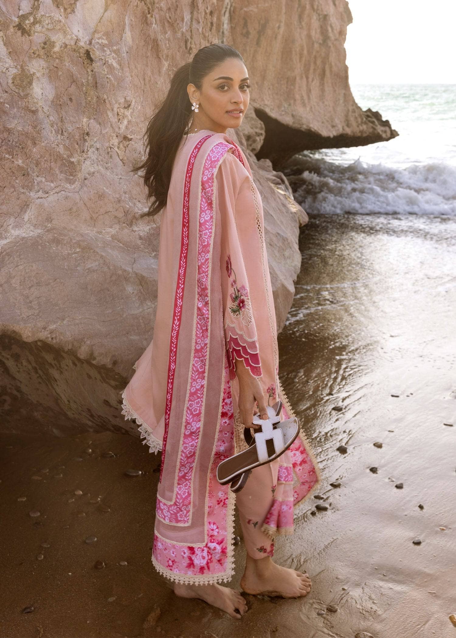 img_crimson_lawn_awwal_boutique