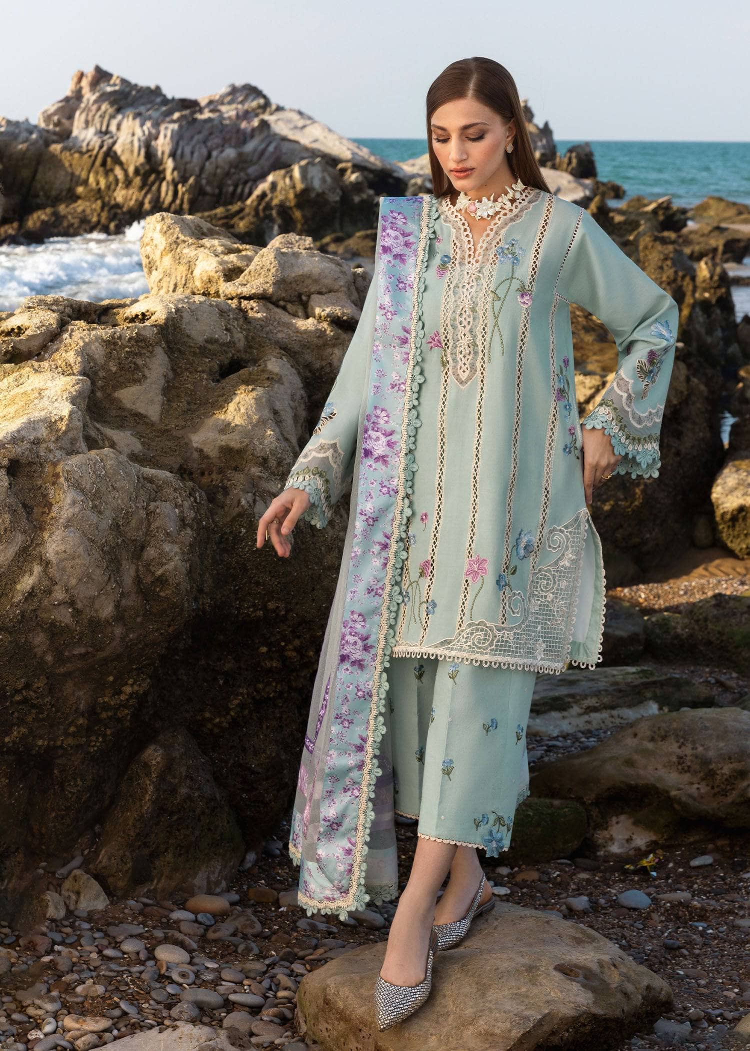 img_crimson_lawn_awwal_boutique