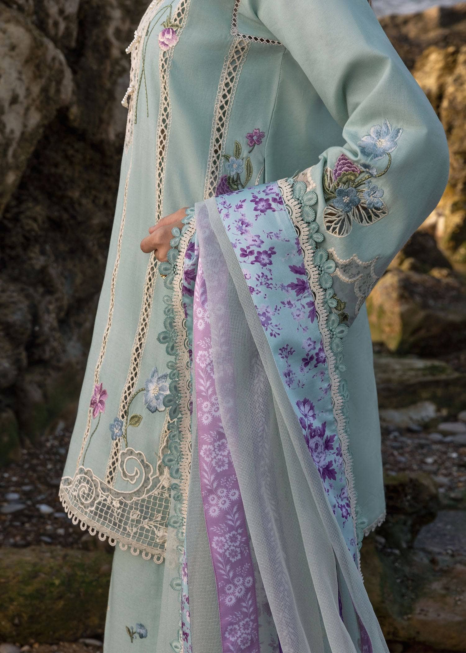 img_crimson_lawn_awwal_boutique