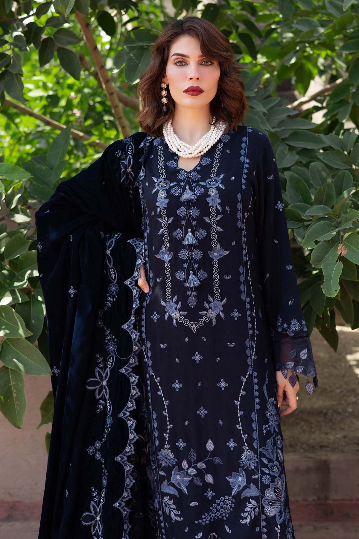 Nureh Exclusive Luxury Formals/Velvet Embroideried Shawl/NE 180