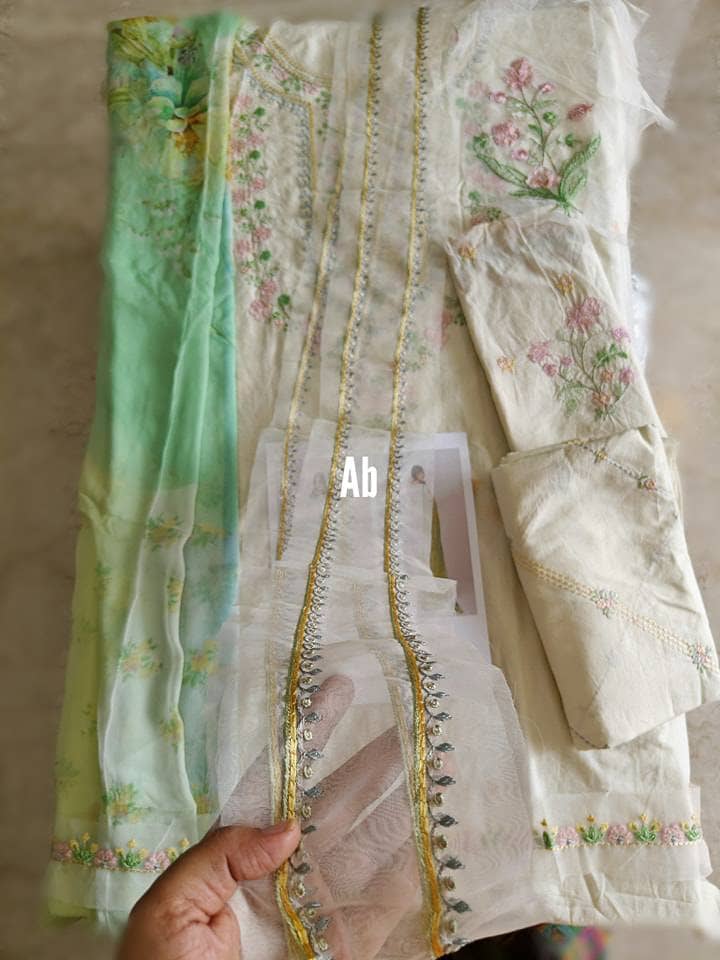 img_coco_by_zara_shahjahan_lawn_23_awwal_boutique