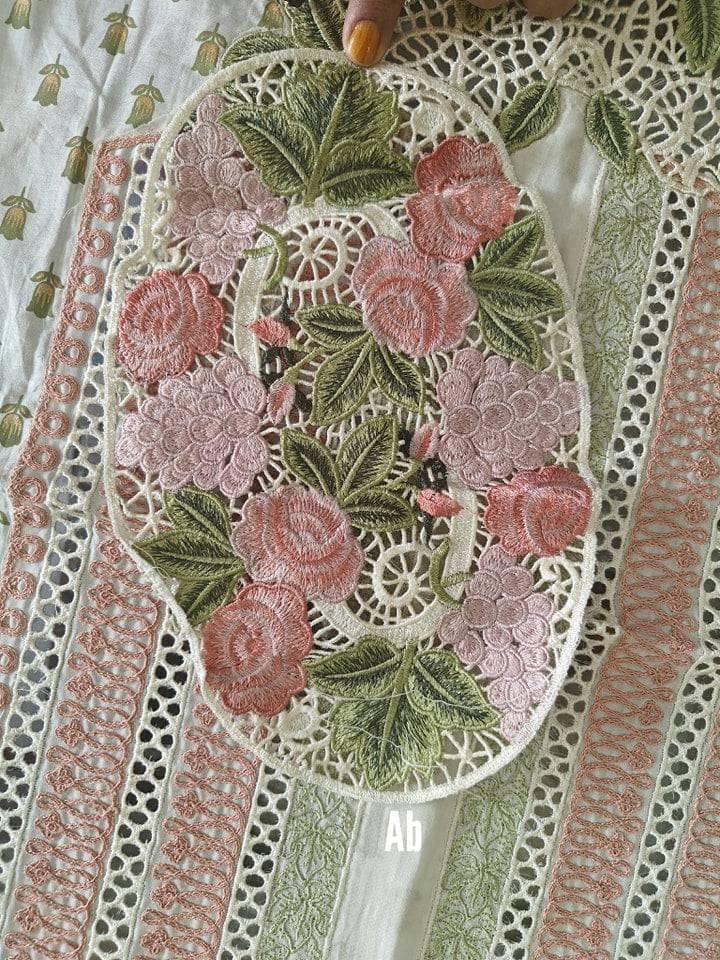 img_crimson_lawn_23_awwal_boutique_open_pic