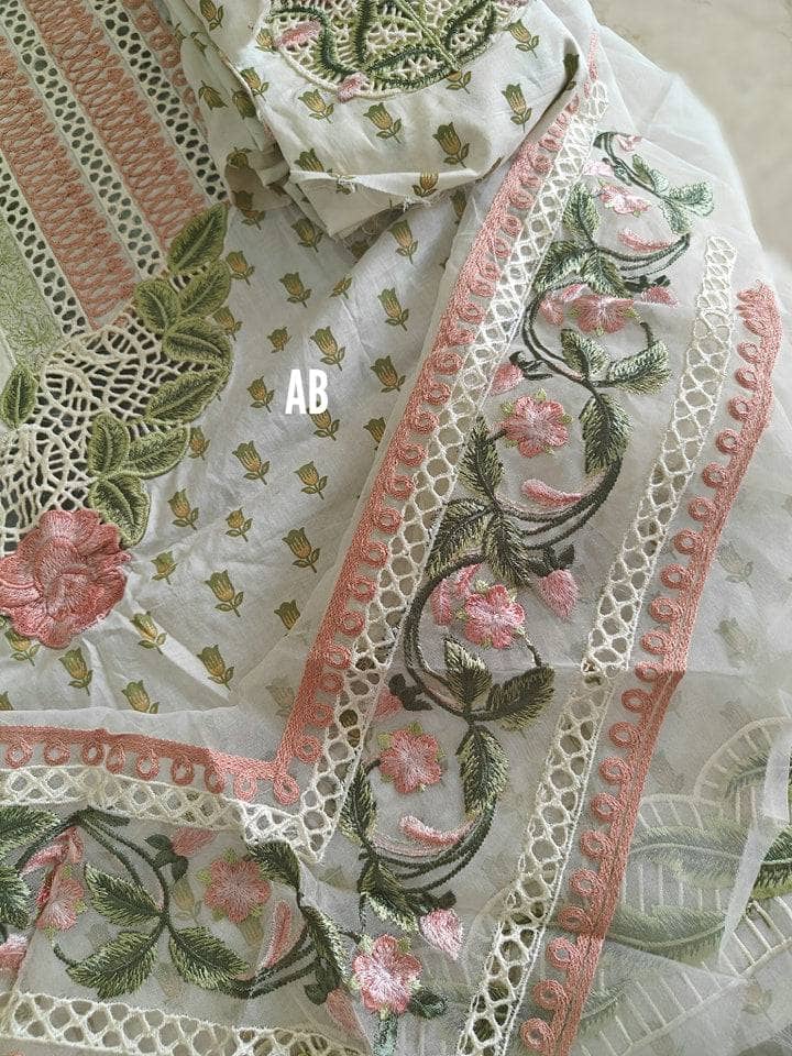 img_crimson_lawn_23_awwal_boutique_open_pic