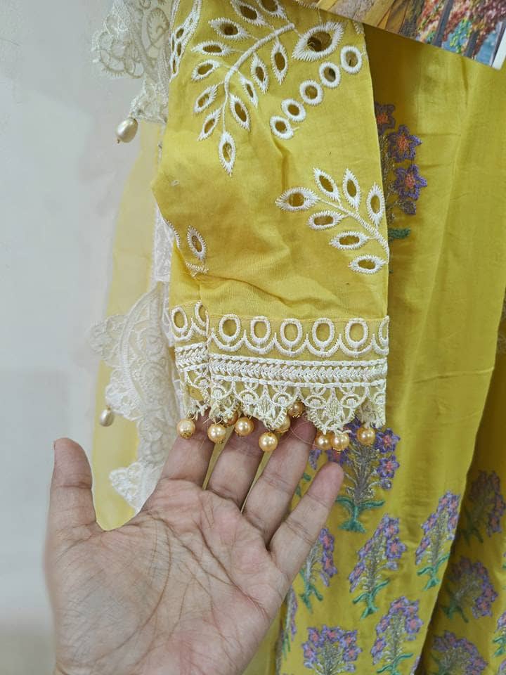 Awwal Pret-Stiched Charizma Signature/Large