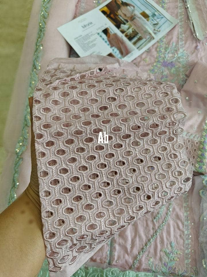 img_mushq_astoria_lawn_23_awwal_boutique