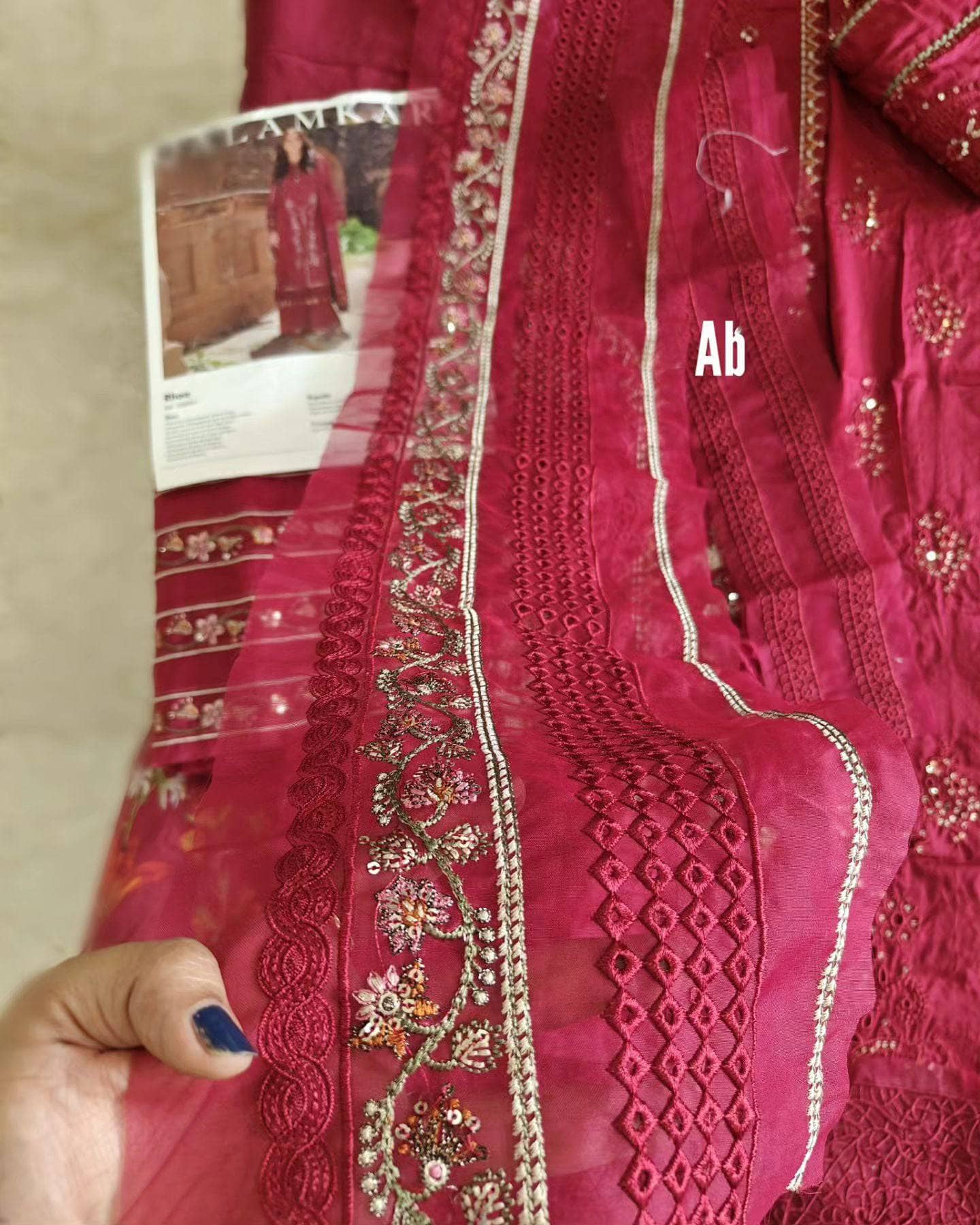 img_qalamkar_luxury_lawn_23_awwal_boutique