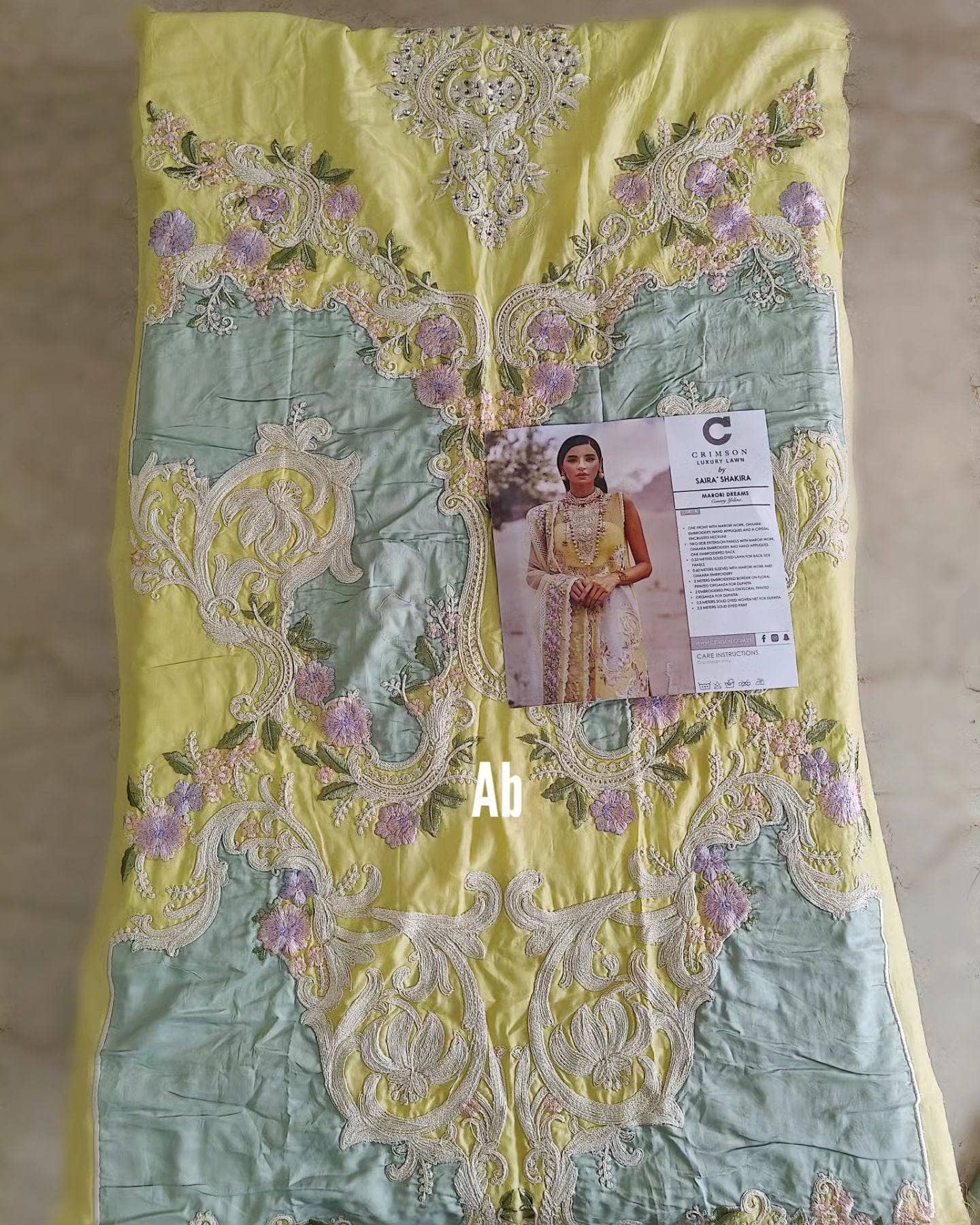 img_crimson_lawn_23_awwal_boutique