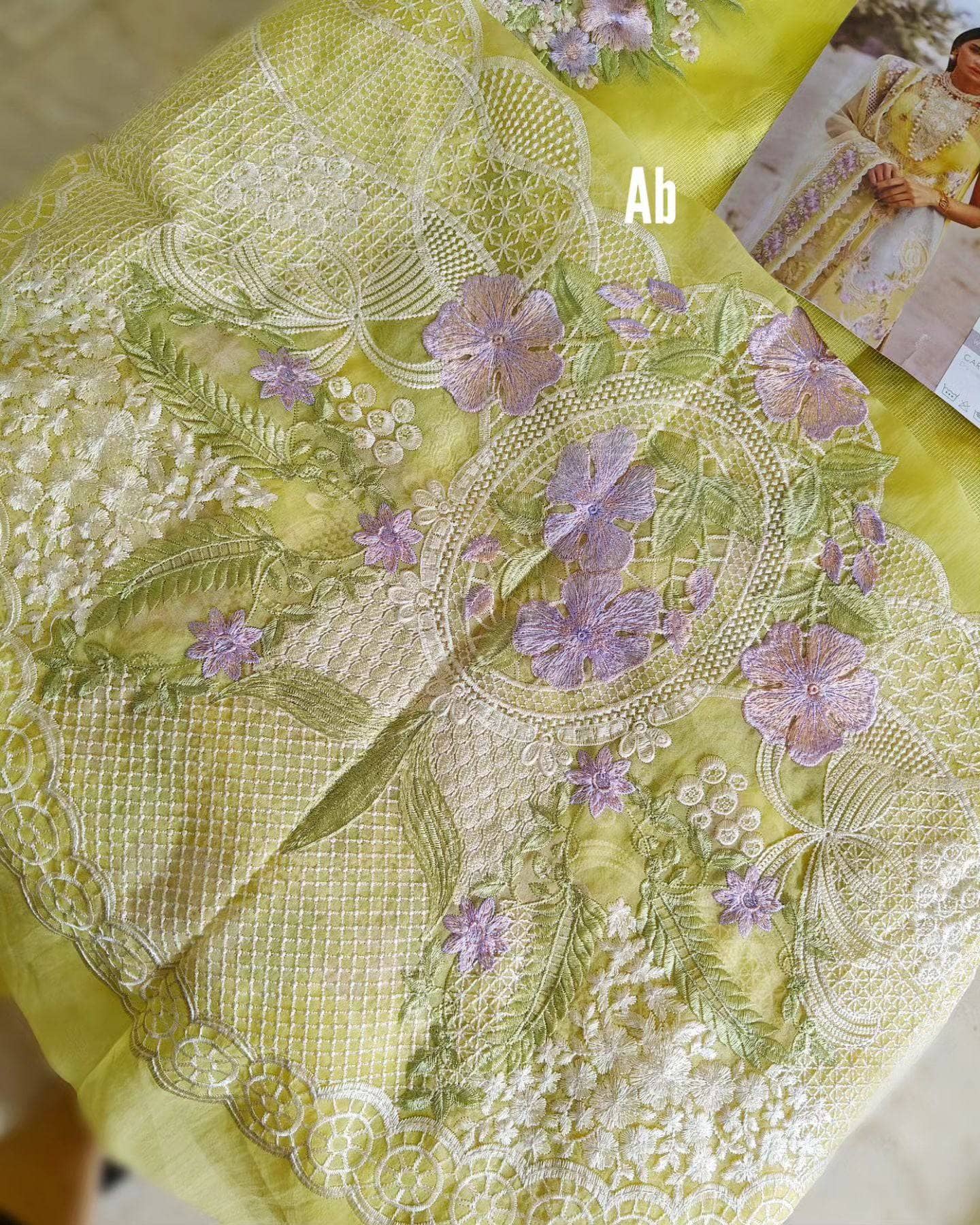 img_crimson_lawn_23_awwal_boutique