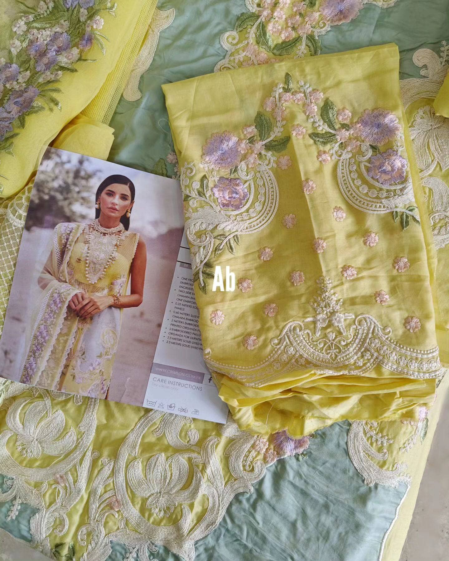 img_crimson_lawn_23_awwal_boutique