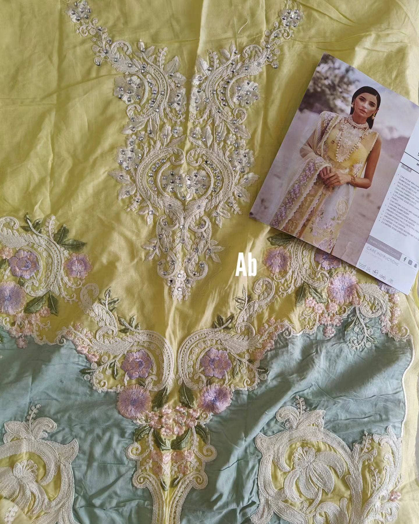 img_crimson_lawn_23_awwal_boutique