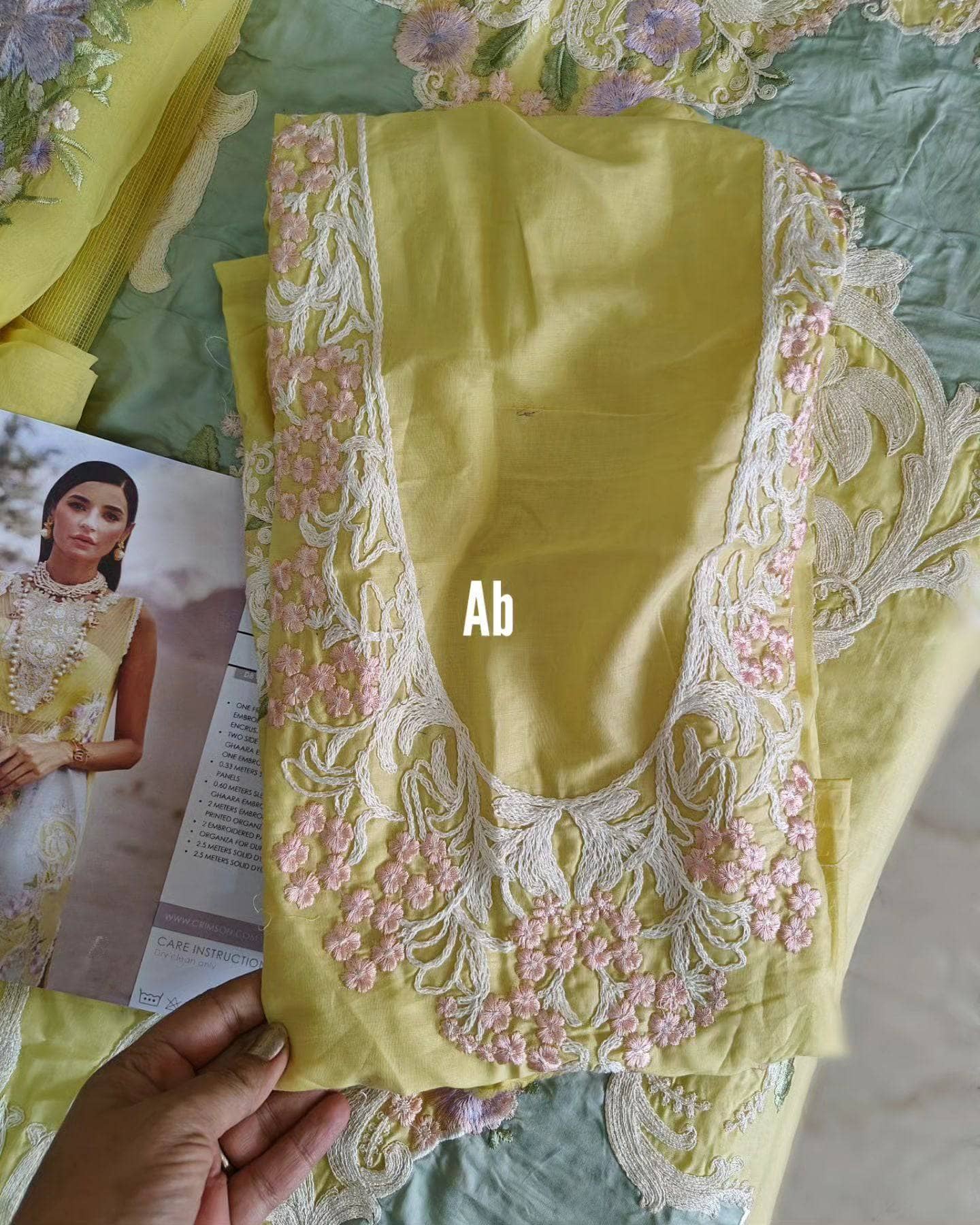 img_crimson_lawn_23_awwal_boutique