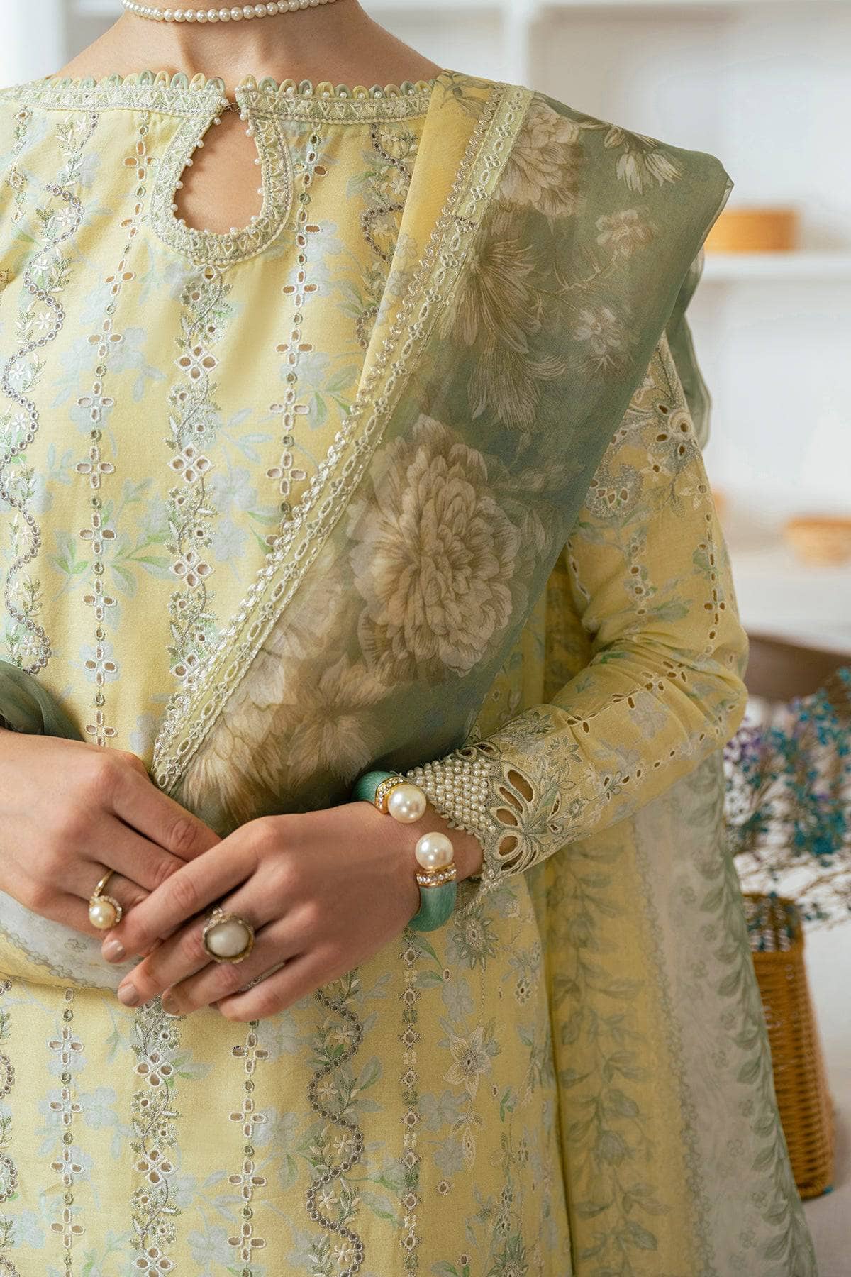 img_baroque_swiss_voil_awwal_boutique