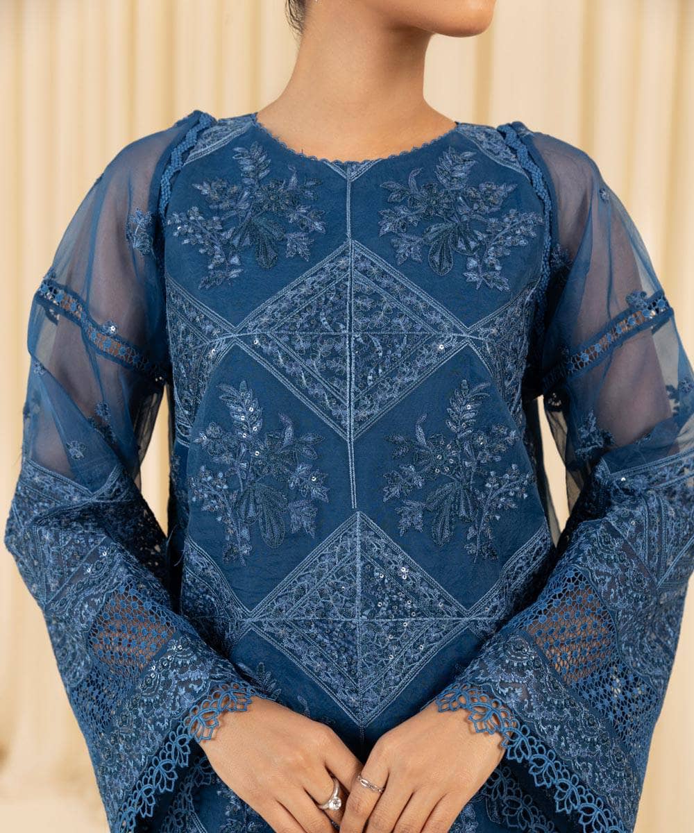 img_sapphire_velvet_suit_awwal_boutique