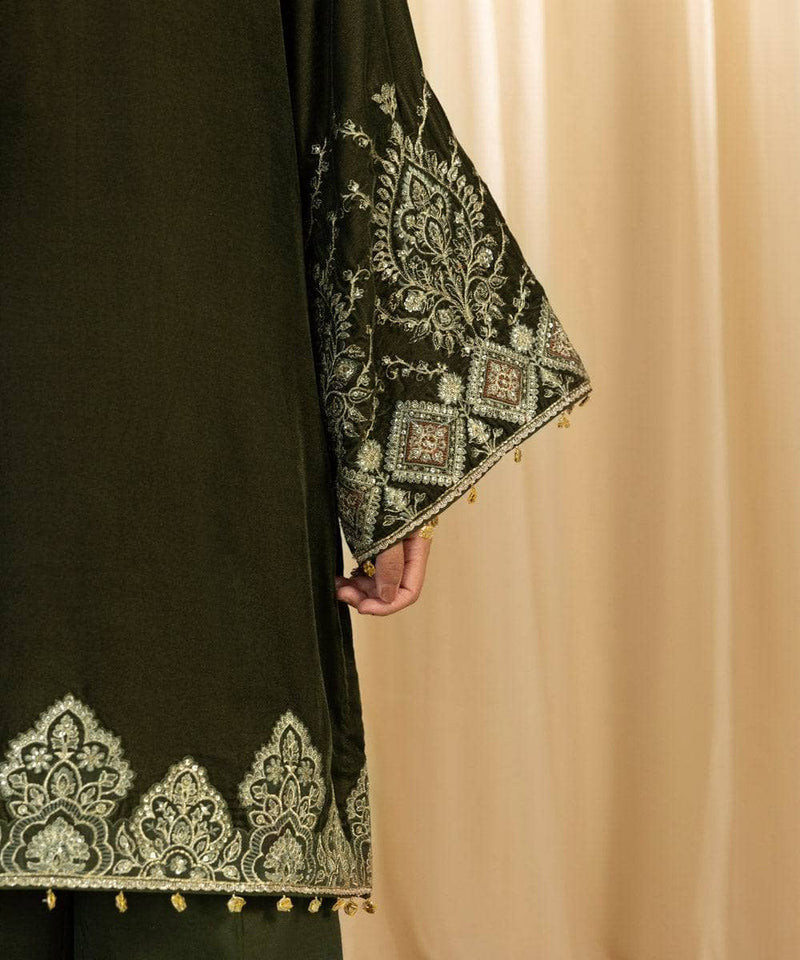 img_sapphire_velvet_suit_awwal_boutique