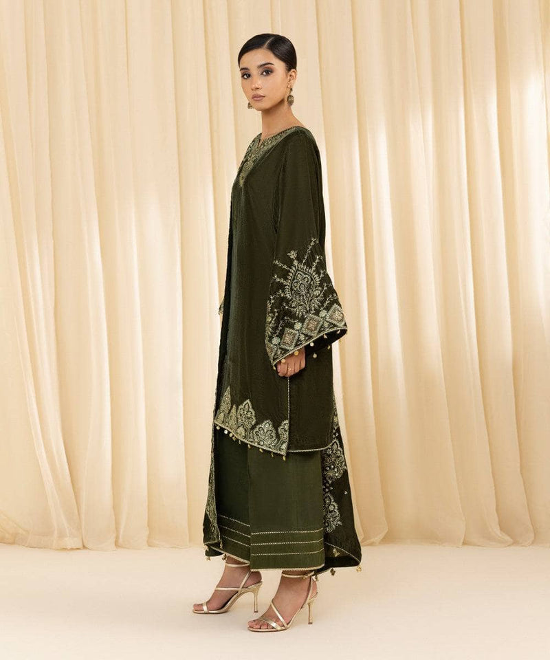 img_sapphire_velvet_suit_awwal_boutique