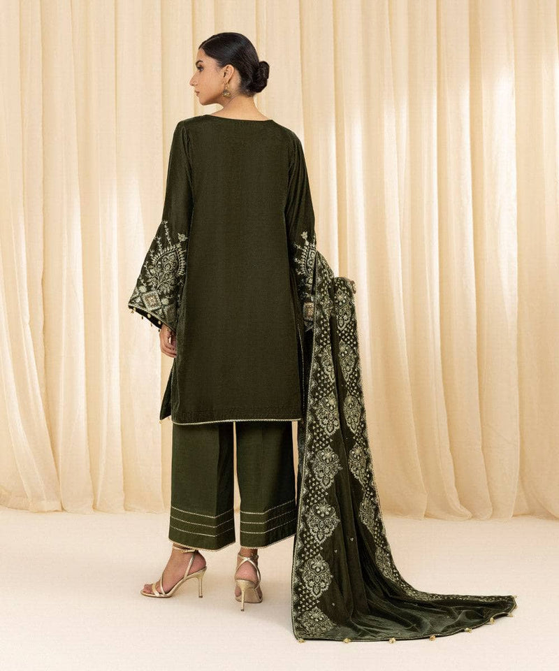 img_sapphire_velvet_suit_awwal_boutique
