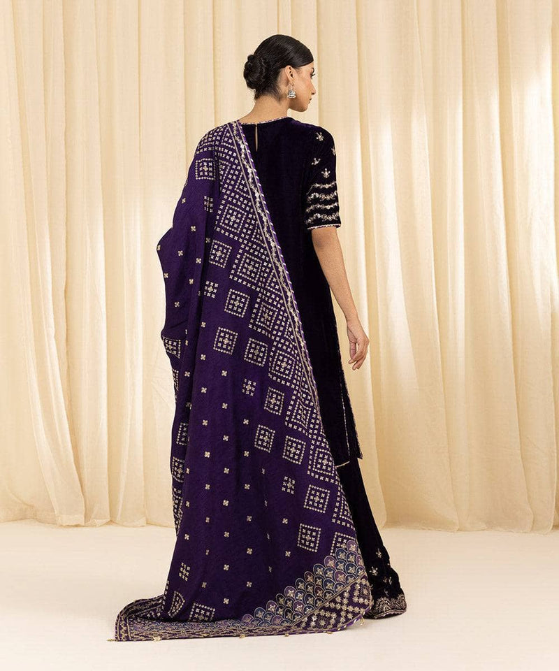 img_sapphire_velvet_awwal_boutique