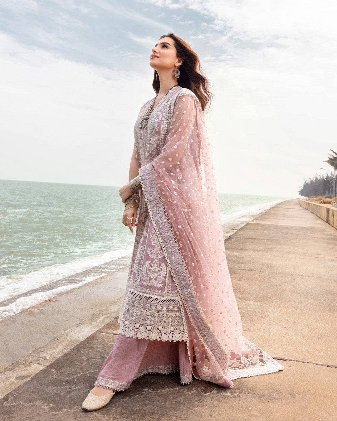 img_faiza_saqlain_lawn_tara_sutaria_awwal_boutique