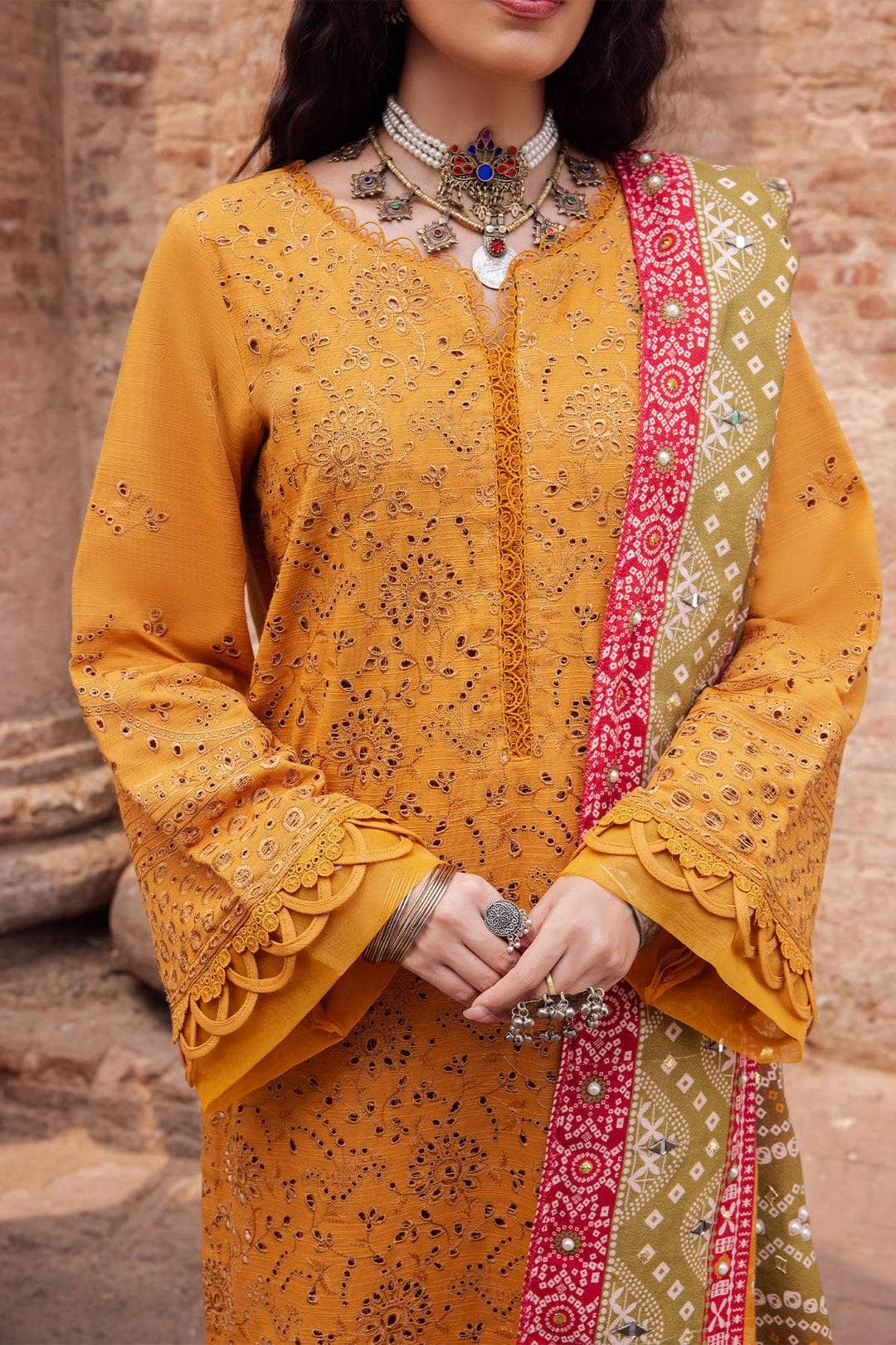 img_nureh_bazaar_chikankari_khaddar_awwal_boutique