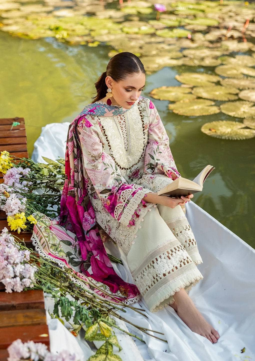 img_elaf_chikankari_awwal_boutique