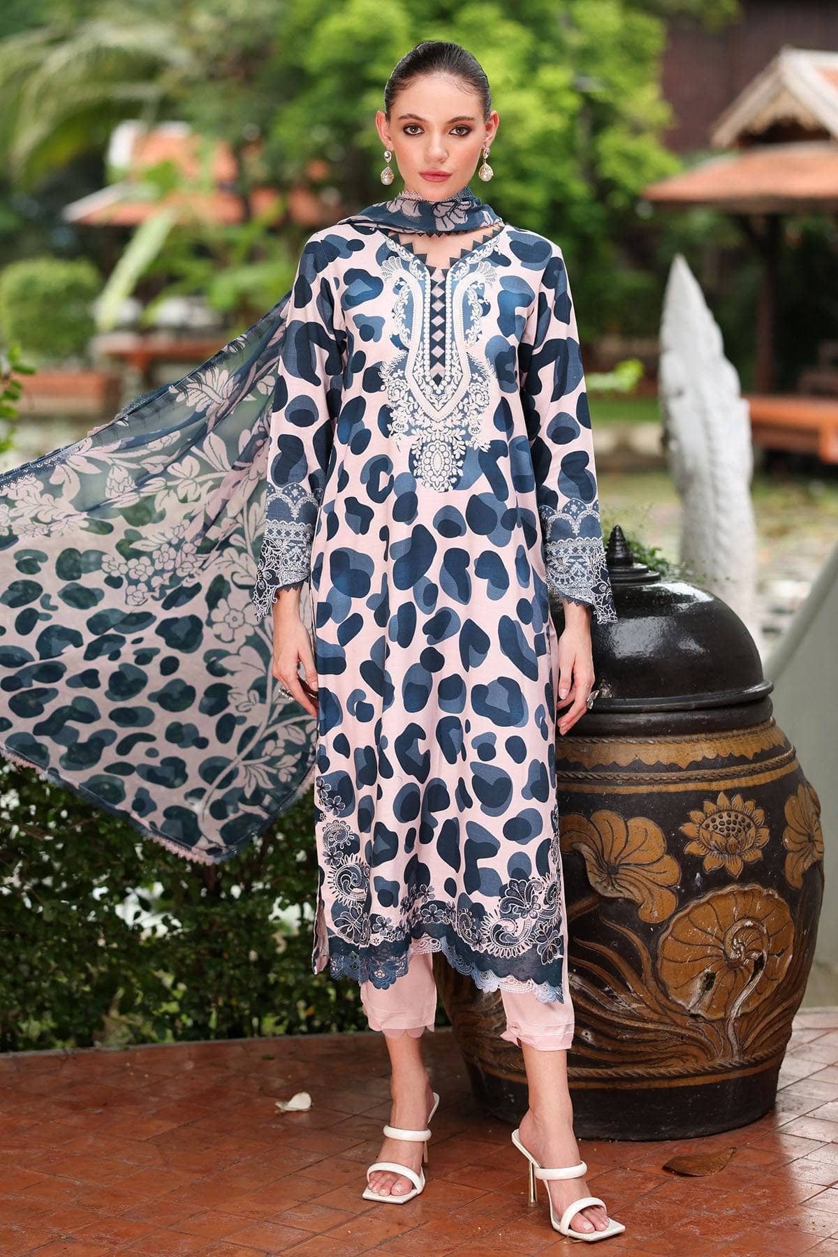 img_nureh_daily_delight_awwal_boutique